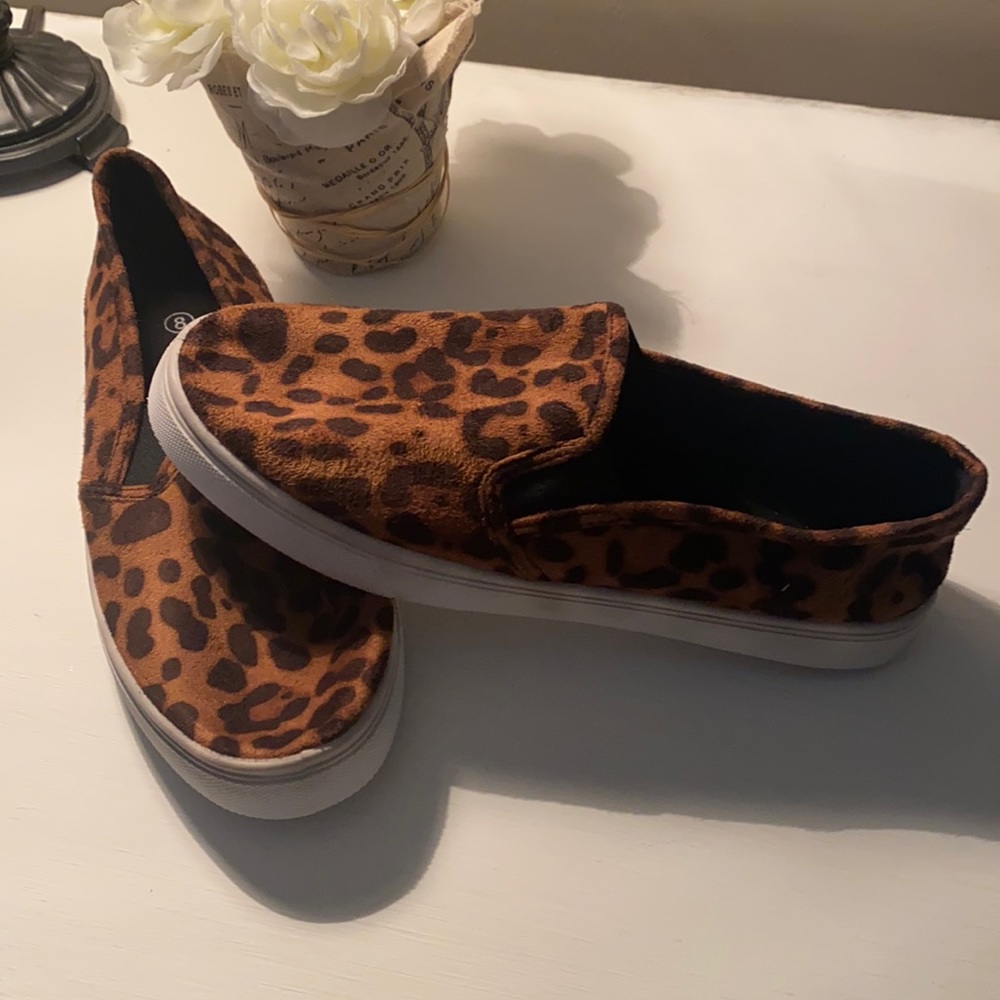 Leapord print flats. Brand new without tags.